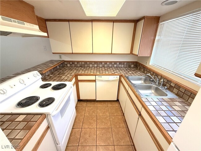 Photo - 2080 Karen Ave Unit 33