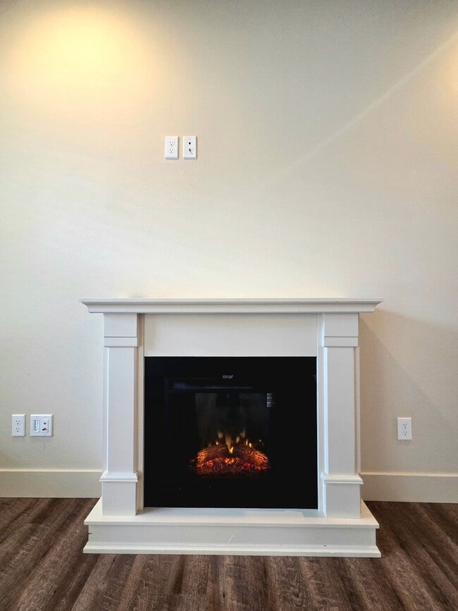 Photo - 1704/1706 Danny Boy Ln. Duplex Unit #1704