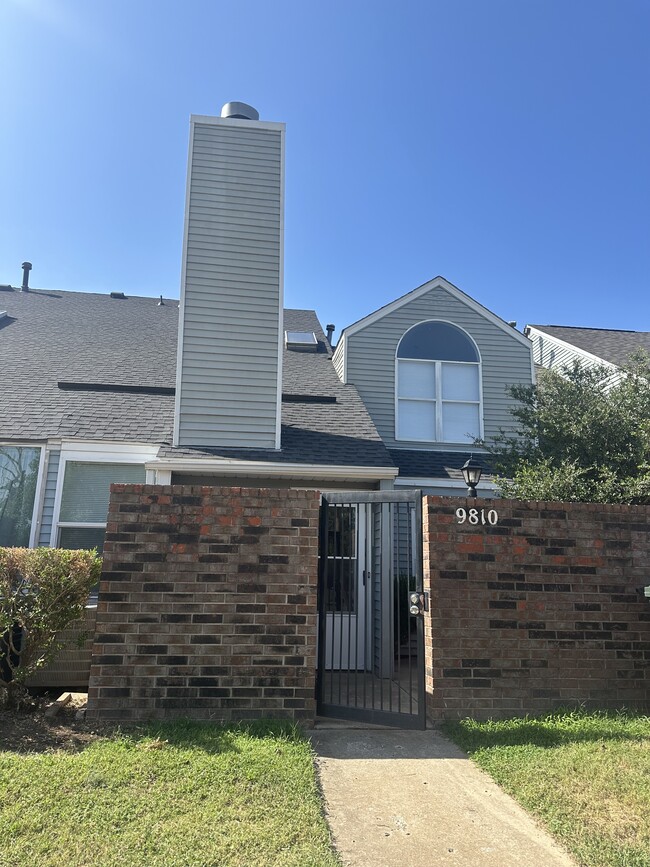 Photo - 9810 Walnut Ln