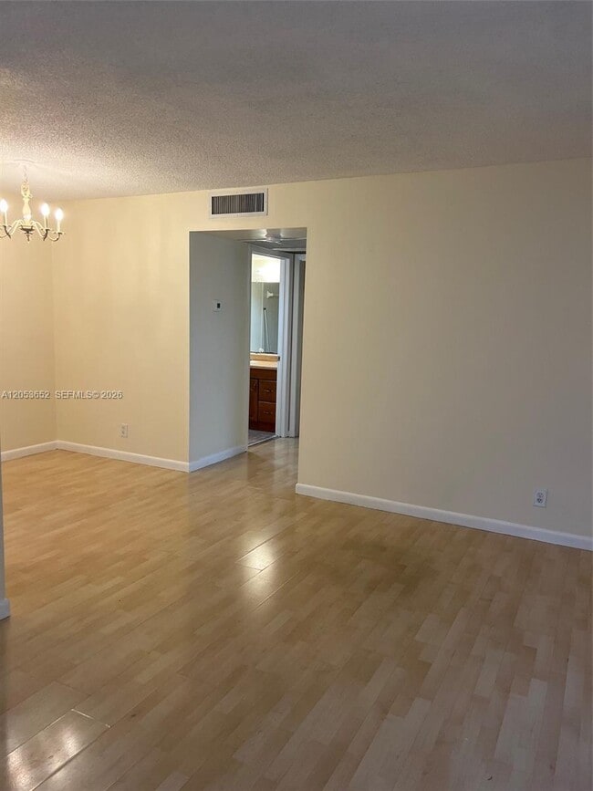 Building Photo - 331 S J St Unit 4