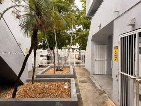 Building Photo - 2400 NW 22nd Ct Unit 3