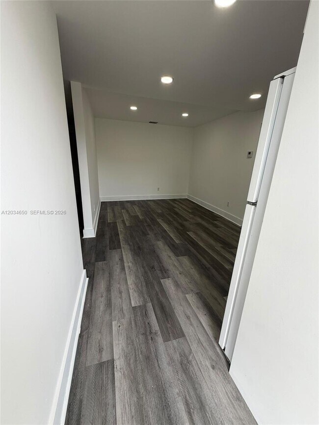 Photo - 2025 NW 72nd St Unidad 2