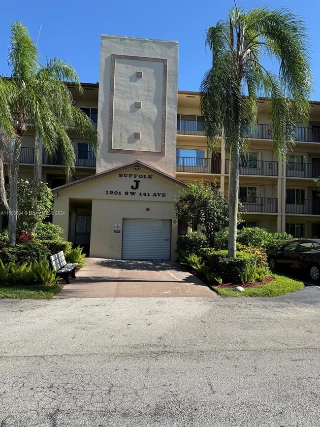 Photo - 1201 SW 141st Ave Condominio Unidad 304J