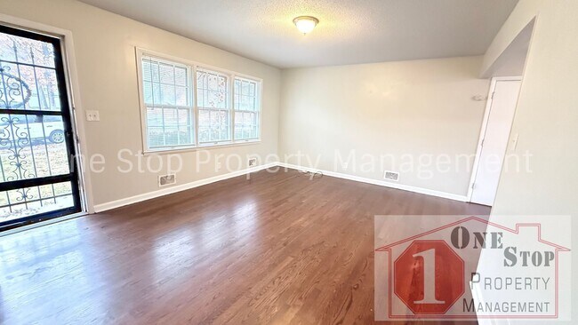 Photo - Charming 3-bedroom, 1.5-bathroom home in Kansas City