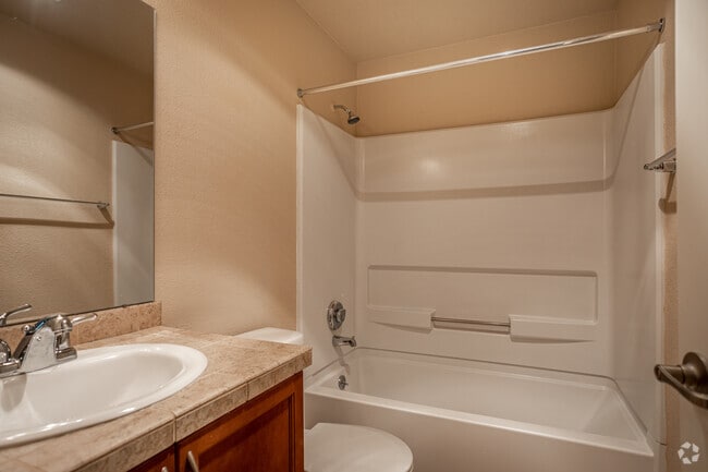 2BR, 2BA - 950SF