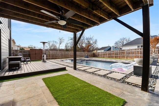 Photo - 425 Mikasa Dr