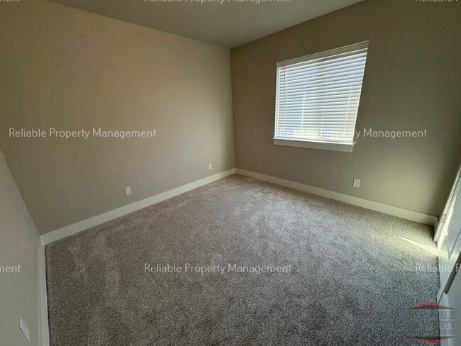 Photo - 1594 Hannah Ln