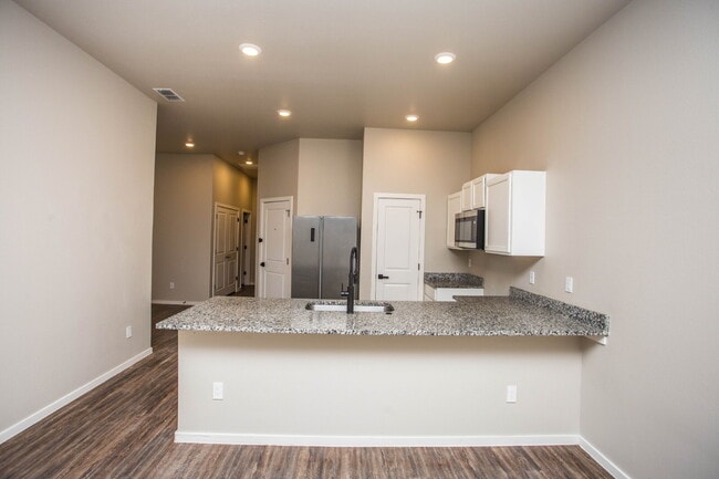 Photo - Modern 3/2/1 Duplex!