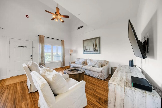 Photo - 4507 Furling Ln Unit 303