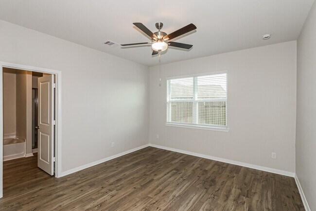 Photo - 194 Emma Rose Dr