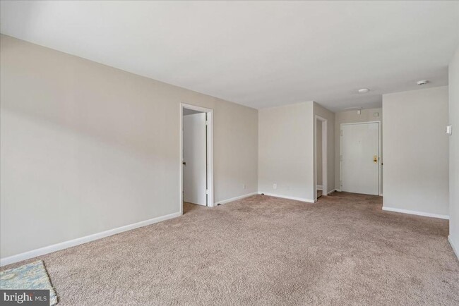 Photo - 12001 Old Columbia Pike Unidad 12001-106