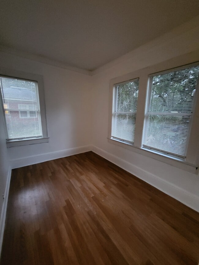 Photo - 4304-4306 Springfield Blvd Unidad 4304