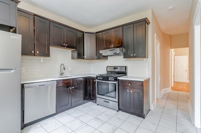 Photo - 124 W 54th St