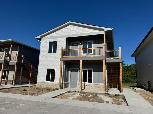 Building Photo - 5513 N Bressler Dr