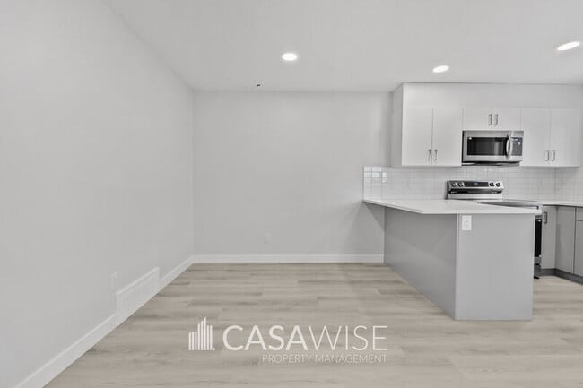 Photo - 10250-102157 157 St NW