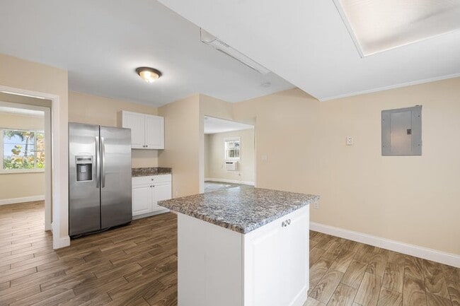 Building Photo - 5409 N Flagler Dr