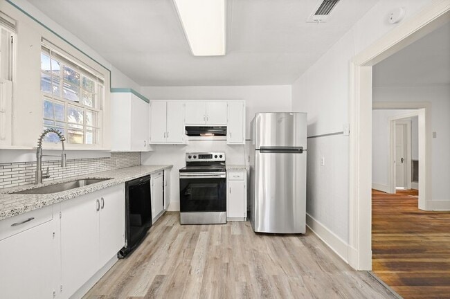 Photo - 1630 College Dr