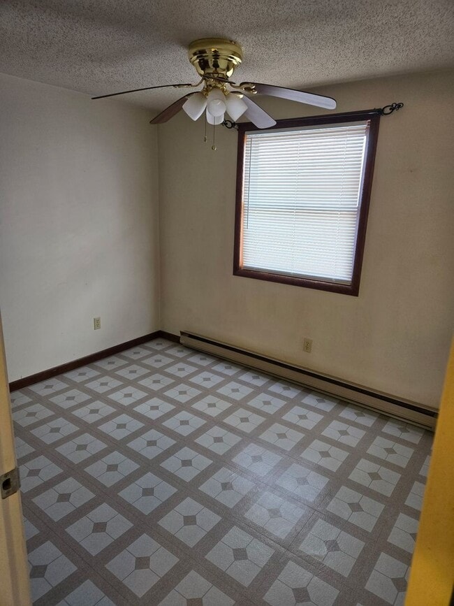 Photo - 102 S Metts St Unit 1