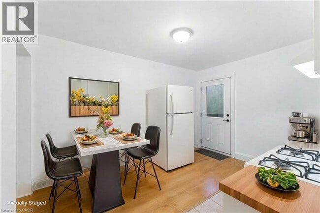 Photo - 180 Emerald St S