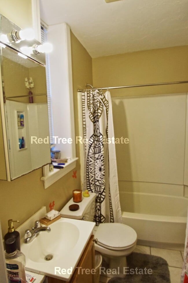 Photo - 17 Highgate St Unit 1