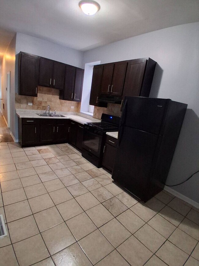 Building Photo - 7633 Unit 7633-1 Rental