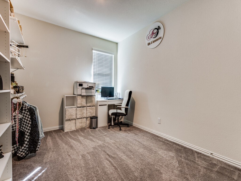 Photo - 302 Pepperbark Ave