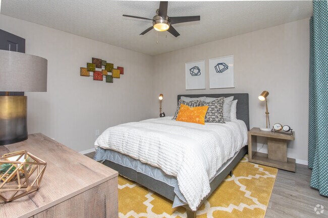2BR, 2BA - 1072SF