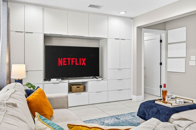 Photo - 318 S Burlingame Ave Unit ID1297050P