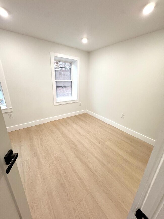 Photo - 118 E Huntingdon St