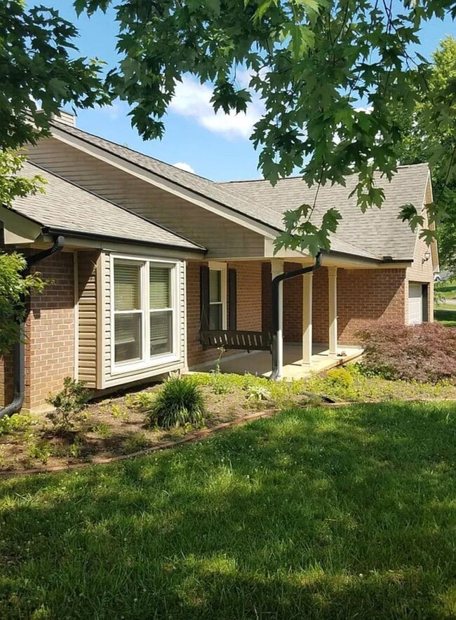 Photo - Knoxville 37922 - Available June 1st! 3 bedroom, 2 bath home - Contact Susan Niedergeses 865-300-...