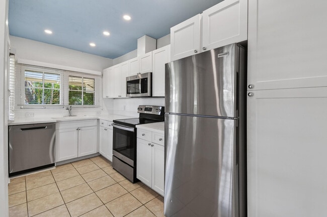 Building Photo - 208 S K St