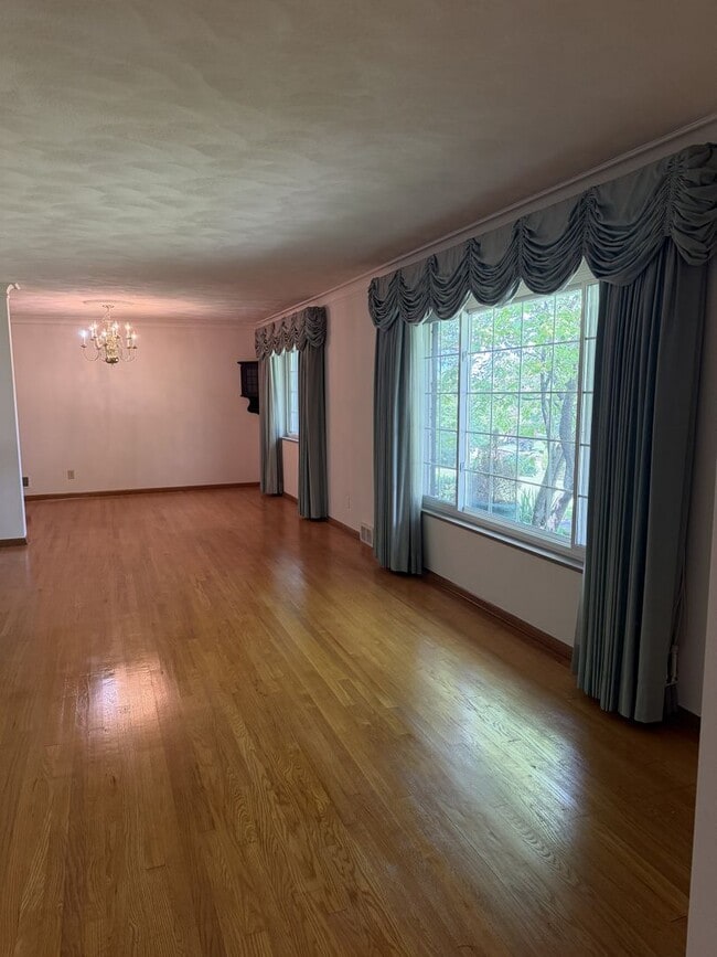 Photo - 926 Laurelwood Rd