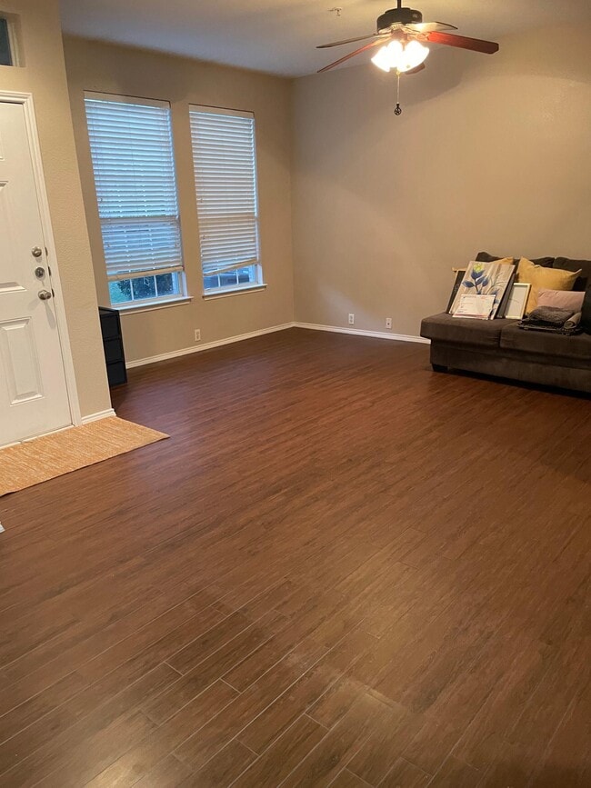 Photo - 2220 Stoneleigh Pl Unit 2220