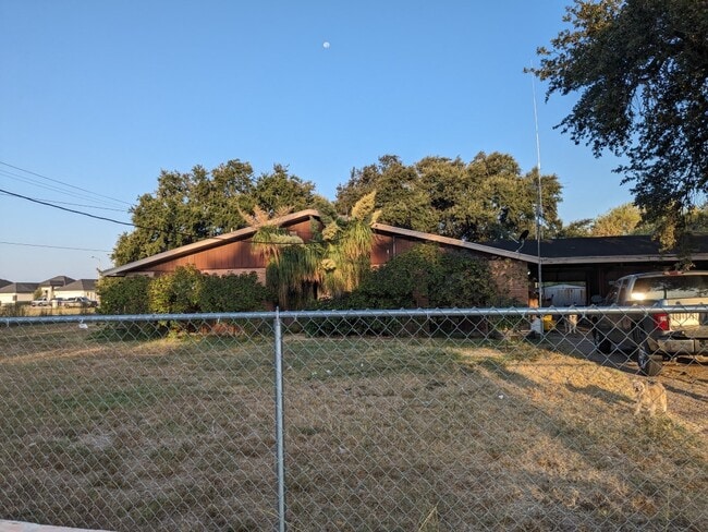 Building Photo - 1439 N Alamo Rd Rental