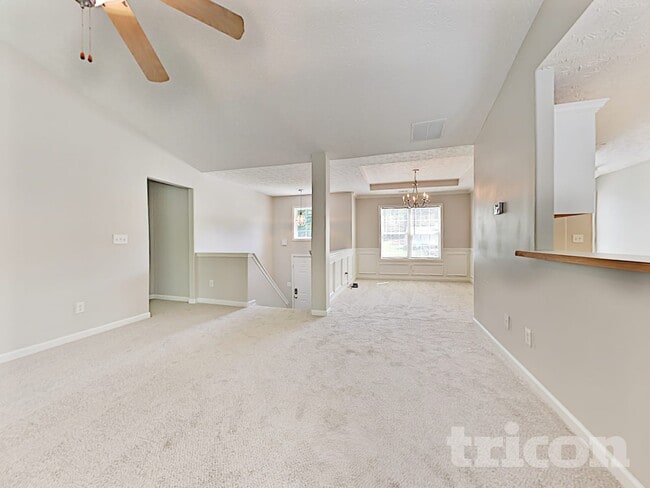 Photo - 460 Vinemont Ridge
