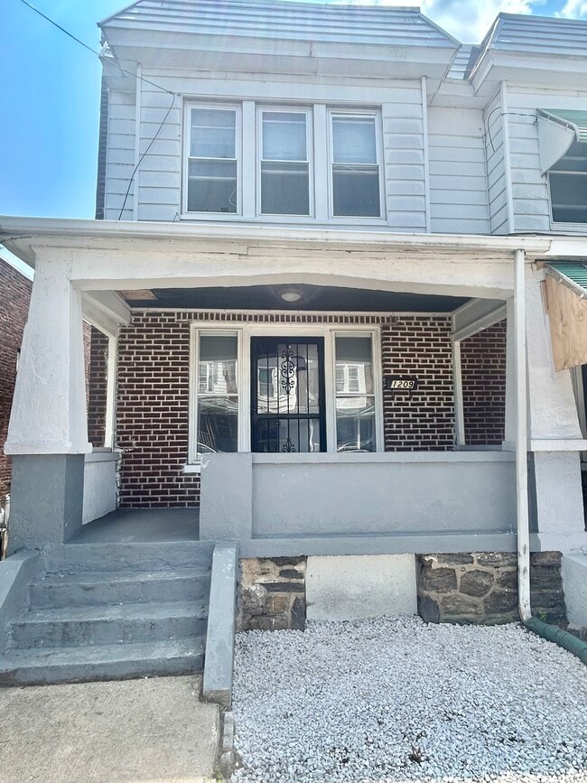 Building Photo - 1209 W 9th St Rental