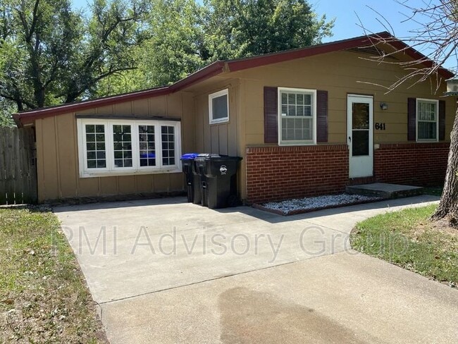 Building Photo - 641 SE 35th St