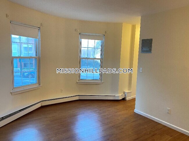 Photo - 70 S Huntington Ave Unit 1