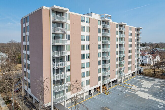 Photo - Strathmore Tower Apartments
