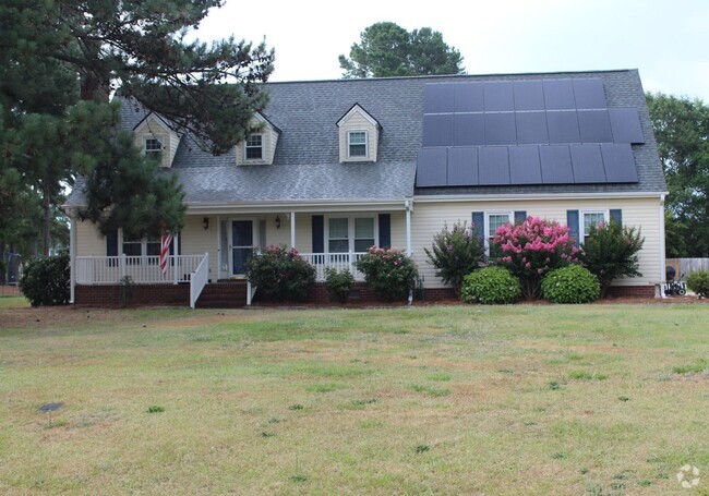 Building Photo - Fenced in ground pool and solar panels! Rental