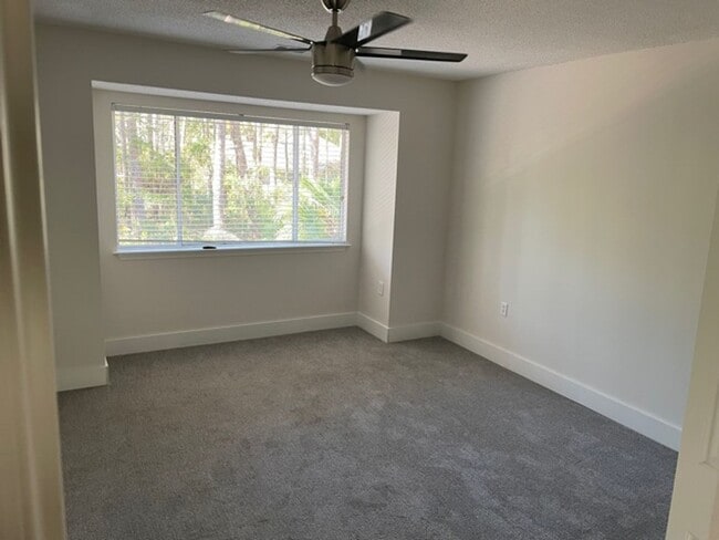 Photo - 25 Honey Locust Cir