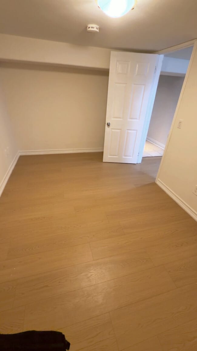 Photo - 221 Maplegrove Av