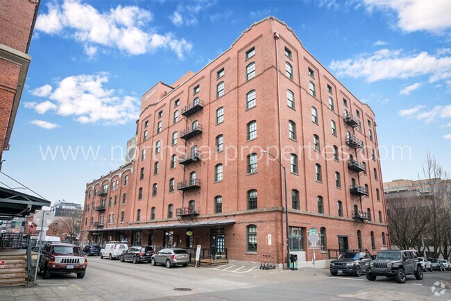 Building Photo - Exquisite Loft in the Coveted and Historic...