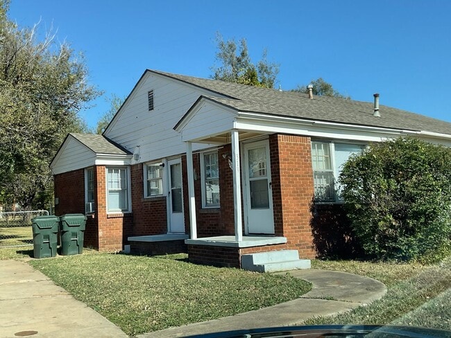 Building Photo - 1bed 1 bath Duplex