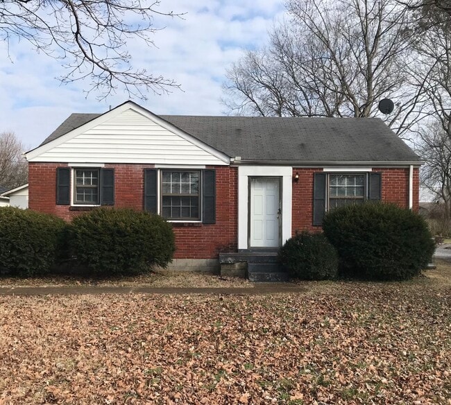 Building Photo - Adorable Donelson Cottage!