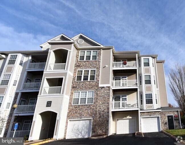 Building Photo - 512 Sunset View Terrace SE Unit 204 Rental