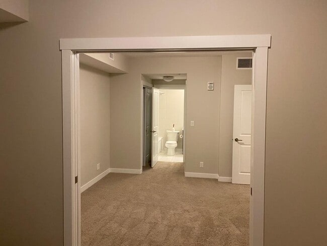 32 Varsity Estates Cir NW Unit 810