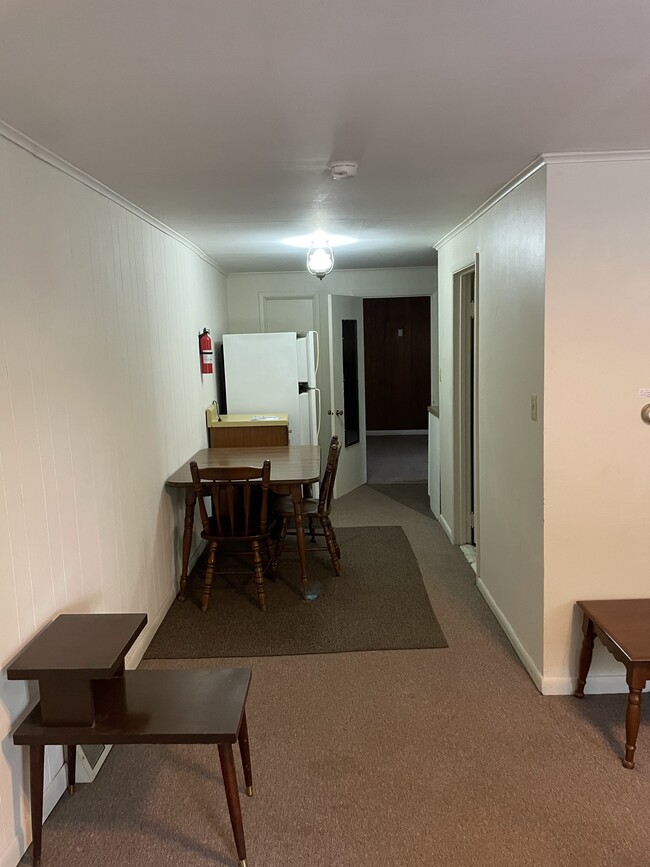 Eating area - 16 Glenn St Unit Apt A