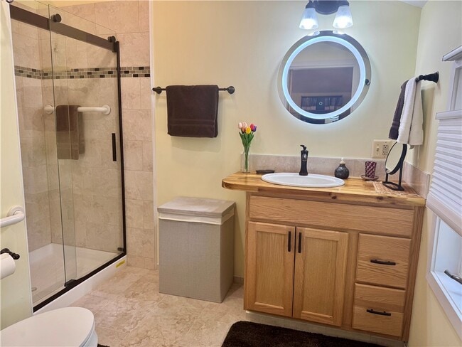 Photo - 333 Colebrook Dr