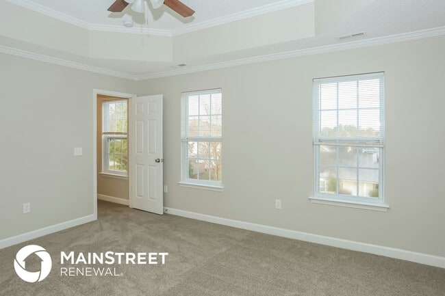 Photo - 823 Winthrop Ln
